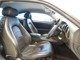 【運転席】運転席・助手席には、レザーシートを装備しており、お座り頂くと、丁度良い固さのシートで背中や腰の負担を和らげます。