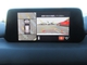 360°ビューモニター＆フロントパーキングセンサーを装備。車両の前後左右に備えた４つのカメラを活用し、車両を上から俯瞰したような映像を表示し駐車やすれ違いなどでの運転をサポートします。