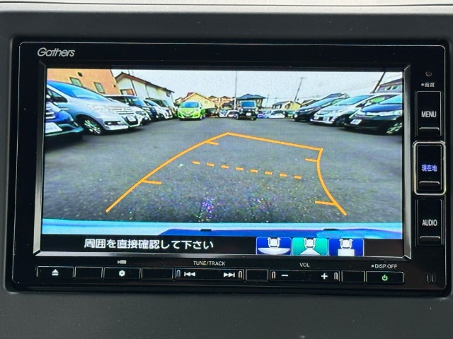 後方確認はオマカセのリアカメラ付です。雨天時や夜間のバック駐車時などで特に視界の安全確認に役立ちます。