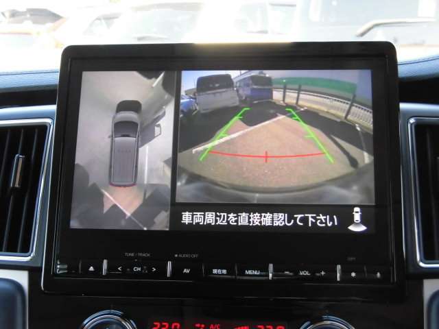 マルチアラウンドモニター車を上から見た状態で画面に映されるので、駐車がラクラク！
