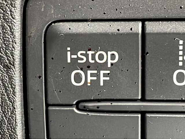 【アイドリングストップ】ストップ時にエンジンを停止して燃料の消費を抑えます。