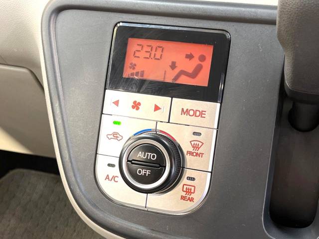 【問合せ：０７４９－２７－４９０７】【オートエアコン】一度お好みの温度に設定すれば、車内の温度を検知し風量や温度を自動で調整。暑い…寒い…と何度もスイッチ操作をする必要はありません。