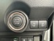 運転席右横に、プッシュスタートボタンがございまして、その隣に、後部座席ドアを運転席から開閉操作できるボタンがあります！