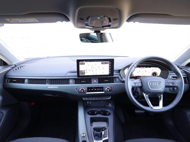 運転席側に傾けたセンターコンソールやディスプレイが、ドライバーオリエンテッドな空間を構築。視線の移動を抑え、操作性を高めることで、ドライビングに集中することができます。