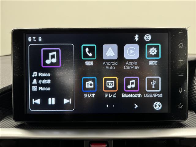 【純正9型ディスプレイオーディオ】大画面で高い視認性を誇り、操作しやすいインターフェースが特徴のディスプレイオーディオです。写真のように、Apple CarPlay/AndroidAutoにも対応。