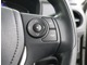 ハンドルから手を放さずにメーター表示コントロールが可能です。運転中にハンドルから手を放す事は最小限にするべき。