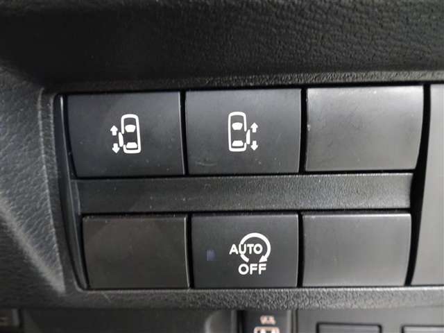 【両側電動スライドドア】運転席のスイッチ操作で後席両側スライドドアの開閉が可能♪電動になるので力を入れてドアを開ける必要も無く、小さなお子様でも簡単に開け閉めでき快適になります♪