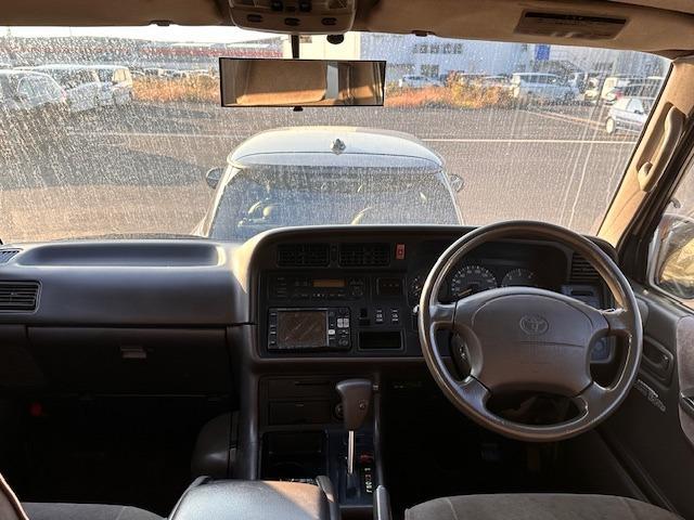 トヨタ ハイエース 3.0 リビングサルーンEX ディーゼルターボ 4WD  愛媛県の詳細画像 その3
