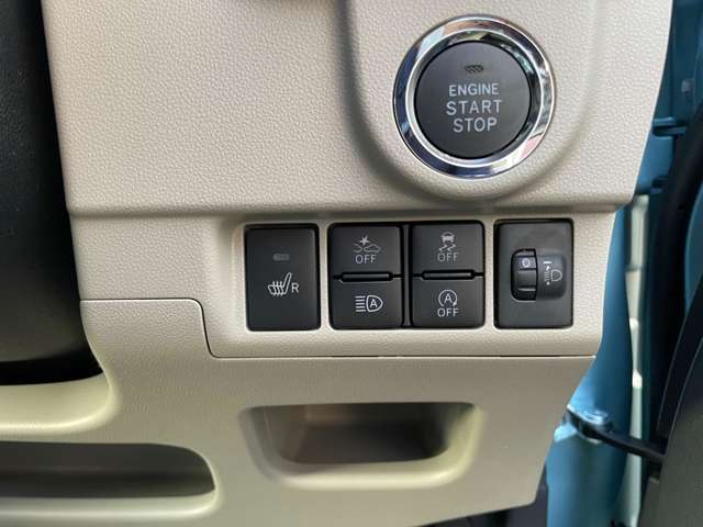 プッシュスタート標準装備です。カギを挿さずにエンジンの始動からドアの開け閉めまで出来てしまうスマートキーの仕様になっている為、カギを探す手間がありません。
