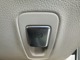 電動パーキングスイッチ。スイッチ操作も可能です。ドアを開けて頂けますと自動でサイドブレーキが作動されます。