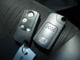 Hondaスマートキーを携帯するだけでキーを取り出すことなく、手軽にドアやテールゲートの施錠・解錠が可能。エンジンの始動・停止もノブ操作だけで行えます。