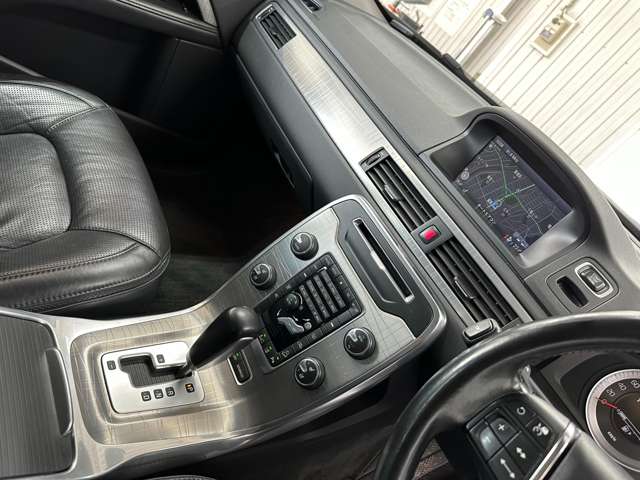 ボルボ XC70 T6 AWD SE 4WD レザーシート アダプティブクルーズ 愛知県の詳細画像 その16