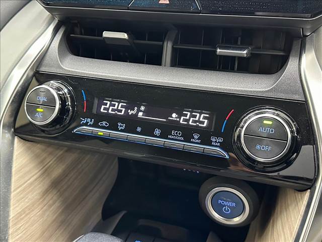 【オートエアコン】車内温度をセンサーが感知してご希望の車内温度になるよう、風量も自動で調整してくれます☆
