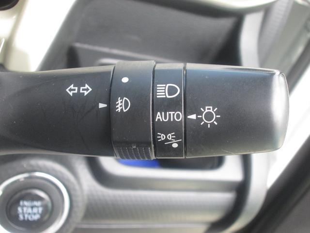 オートライト機能付なのでヘッドライトスイッチを「ＡＵＴＯ」の位置にあわせておけば自動でライトがＯＮ／ＯＦＦ切り替わるので、ライトのスイッチを操作する手間がありません