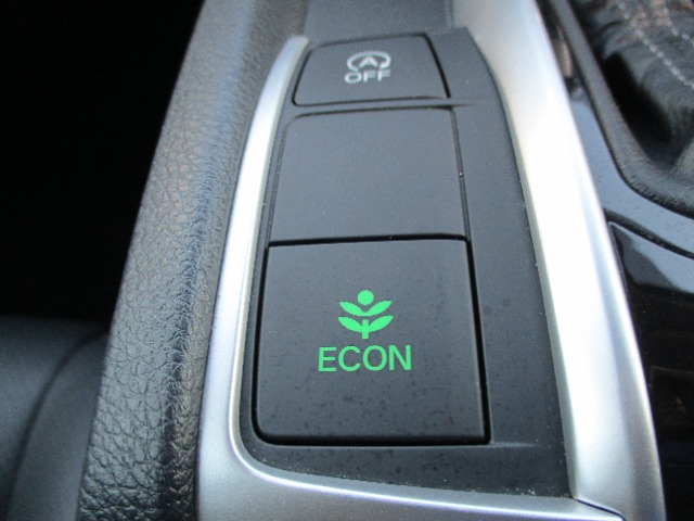 「ＥＣＯＮ」ボタンとは、システムを自動的制御する為、より燃費向上につながります！
