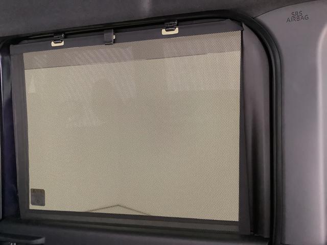 インナートリム、ダッシュボードの艶出し、内窓の拭き上げ等を行い、品質基準を満たしているか仕上がりのチェックを実施します。