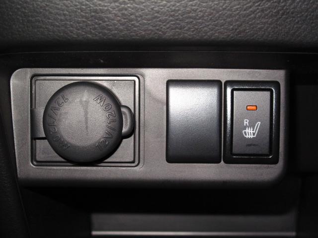 【運転席シートヒーター】冬場に重宝します♪車のエアコンではエンジンが暖まるまで暖かい風は出ませんが、電気でシートの中の熱線を暖めるので、エアコンより早く暖まります！