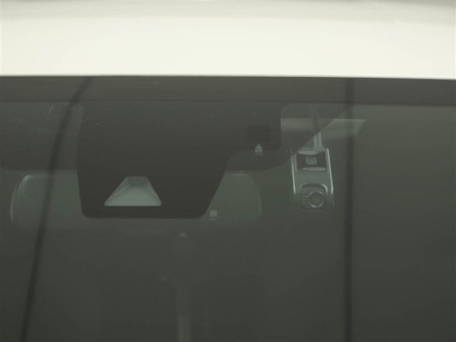 進化を続けるトヨタの予防安全パッケージ「トヨタセーフティセンス」＆ドラレコを装備しています。※ドライブレコーダーに記録媒体（SDカード等）は付属しておりません。