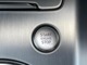 ■アドバンストキーシステム『リモコンキーを身につけていれば、センターコンソール上のボタンを押すだけでエンジンスタートできます。またドアの施錠、開錠も行えます。』