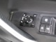 電動格納式ドアミラー付き。駐車場へ停めた時に、ボタン一つで左右のドアミラーをたたむ事ができます。
