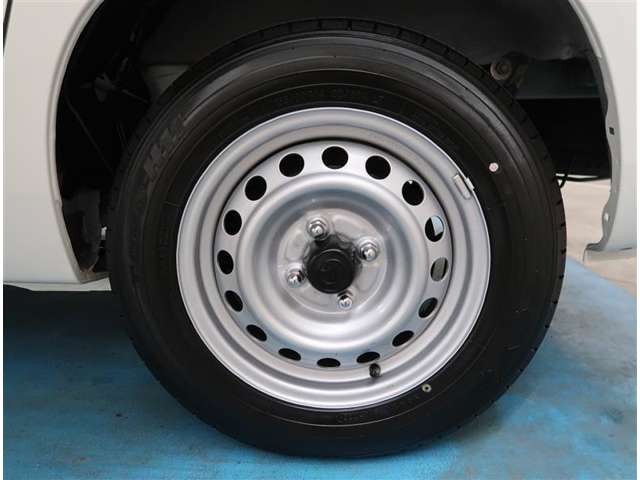 【タイヤ・ホイール】タイヤサイズ155/80R14の純正ホイールです。タイヤ溝は約７ｍｍになります。