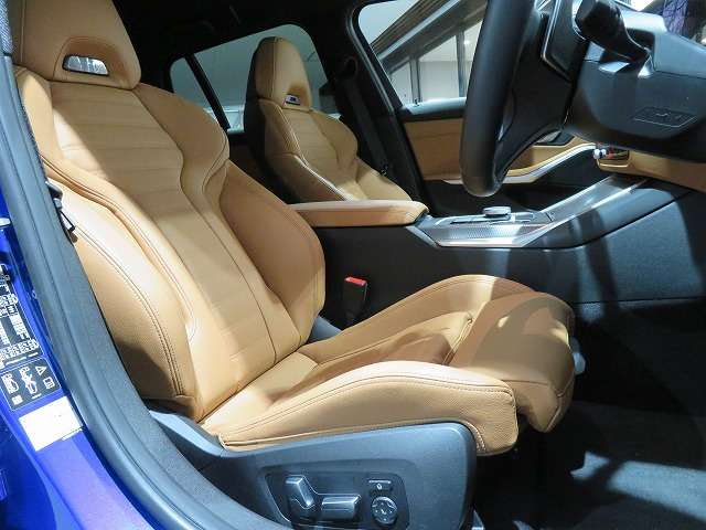 ◆上質なシートは程よいホールド感で座り心地も良く、人間工学に基づき形成した形状が長時間のドライブ疲労も軽減します◆