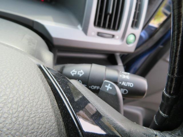 うっかり消し忘れ防止のオートライト付き♪高速道路走行時などに便利なパドルシフトも付いてます