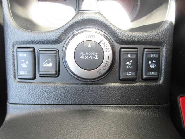 アクセルを踏むと同時に、各種センサーの情報から、4WDコンピューターが走行状態を判断。前輪が滑り出す瞬間に、瞬時に先回りして後輪へトルクを伝える電子制御4WDシステムです♪