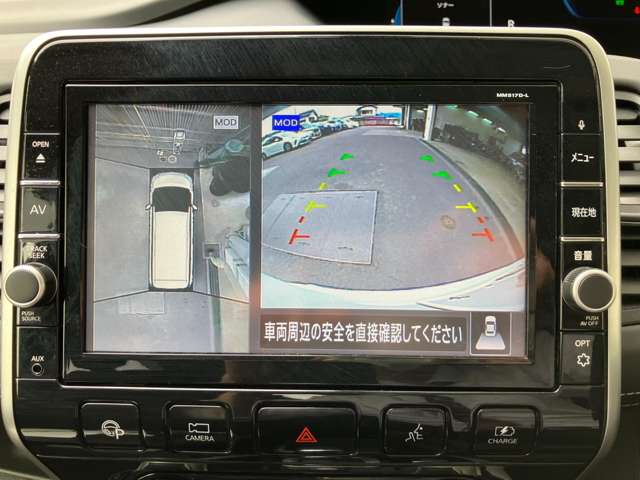 インテリジェントアラウンドビューモニターを装備しています。上空から見下ろしているかのような映像を表示します。ひと目で周囲の状況がわかるためスムースに駐車できます。