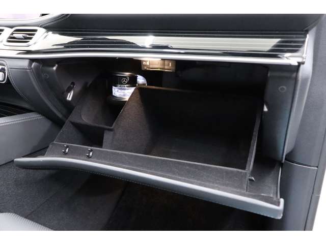 メルセデス・マイバッハ GLS 600 4マチック (ISG搭載モデル) 4WD 1オーナー 有償色 黒革 リアエンタメ MBUX 東京都の詳細画像 その16