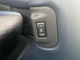 リヤシート用シートヒータースイッチが、助手席シートの脇についいています。