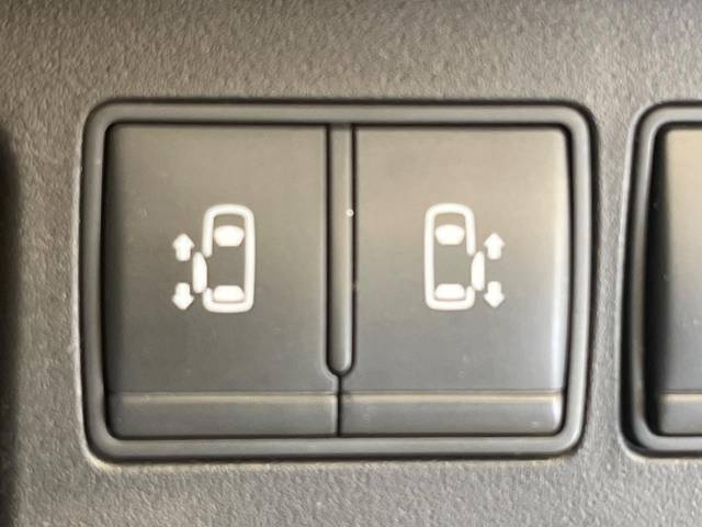 【問合せ：０７７６－５３－４９０７】【両側パワースライドドア】スマートキーや運転席のスイッチで後席両側スライドドアの開閉が可能♪電動だから力を入れてドアを開ける必要がありません。