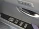 ドアハンドル付近にシートポジションのメモリースイッチが付いており、最大３パターンでシートポジションが記憶されます。