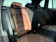 後席は使用感がさほど感じず、運転席・助手席同様にフロアカーペットも含めて清潔感があります。