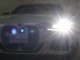 車速が約７０ｋｍ／ｈを超えると、既に点灯しているＬＥＤハイビームヘッドライトに加え、レーザーライトが自動的に点灯、ＬＥＤライトの約２倍に相当する最大６００ｍまで照らします。