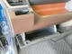 助手席前方にはドリンクホルダーやグローブボックスがあるので、車検証や小物などを収納することが出来ます。