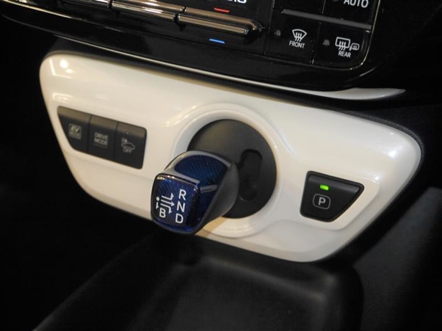 トヨタ プリウス 1.8 S E-Four 4WD メモリーナビ・ドライブレコーダー付 北海道の詳細画像 その6