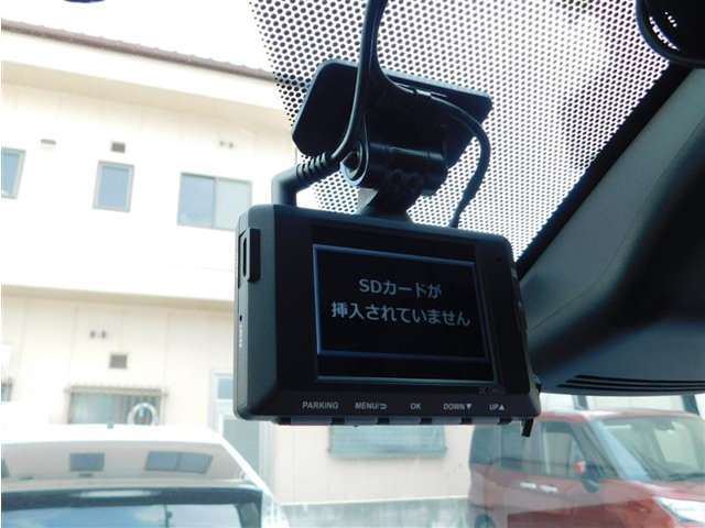 万が一の時の決定的瞬間を映像で記録する前後２カメラタイプのドライブレコーダーを装備。