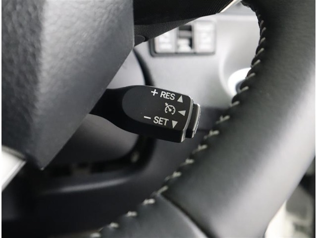 長距離ドライブのときに便利なオートドライブ機能付☆セットすればアクセルを離しても設定速度を自動で維持してくれます。
