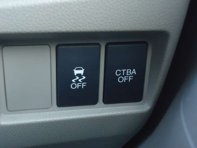 ブレーキサポートのオンオフ等はハンドル右側のボタンから行えます。