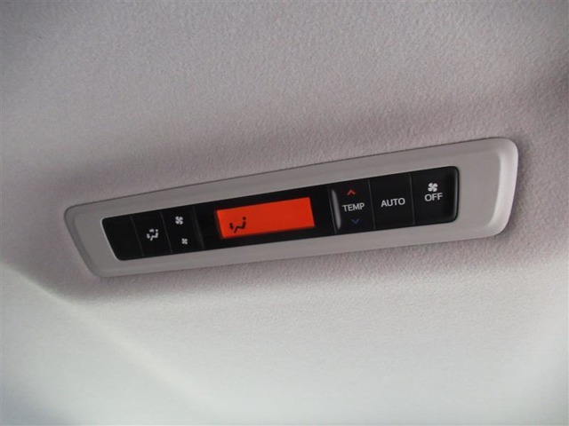 ◆◆◆「後席オートエアコン」装備！！！ 車内温度を快適な状態に保てます。