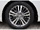 タイヤサイズは、215/55R17です。高品質でデザインにも優れているABSOLUTE専用デザイン18インチアルミホイールはスポーティーな雰囲気を演出しています。