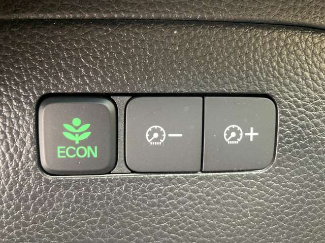ECONはエンジン及びエアコンを自動制御することで燃費向上に配慮したエコドライブをサポートするシステムです！