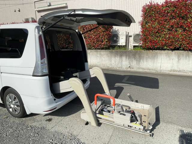 日産 セレナ 車いす移動車 電動リアリフト オートステップ 神奈川県の詳細画像 その12