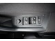運転席ドアに設置されている電動格納式リモコンドアミラー操作スイッチ。ヒーターとリバース連動機能付き（助手席）です