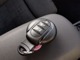 リモコンを携帯していれば、エンジンスタートやドアの施錠／開錠が車両側スイッチの操作で可能です。