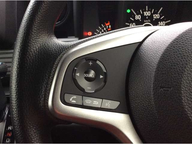 ナビリモコンがあれば運転中の操作時に、ハンドルから手を放しません！安全です。
