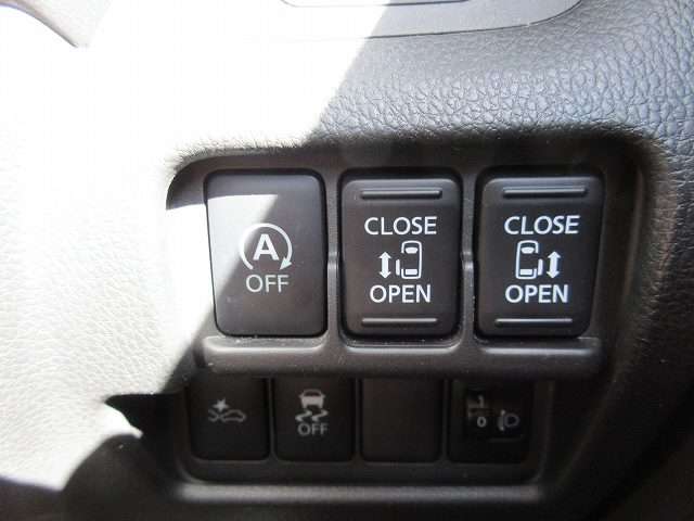 左右パワースライドドア☆ 運転席のスイッチで開閉も可能！ 乗り降りラクラク♪