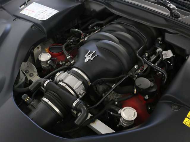フェラーリ製V8エンジン搭載の最終モデル。V8エンジンが廃盤となった最終型の希少な1台です。