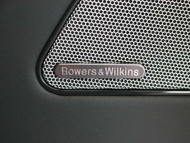 メーカーオプション装備：Bowers＆Wilkins高性能サラウンドシステム